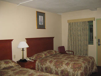 Canadiana Hotel 2*